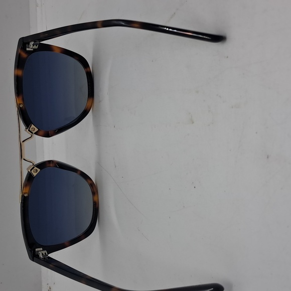 NWOT WMP DEMI Tortoise Shell, Oversized Sunglasses, Square Metal Bridge - Picture 4 of 6